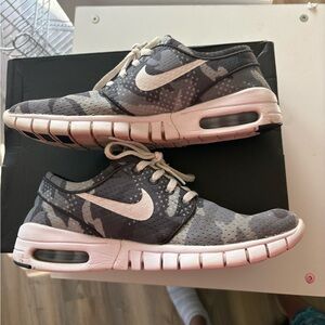 Nike Stefan Janoski Skate Shoes - Gray and White